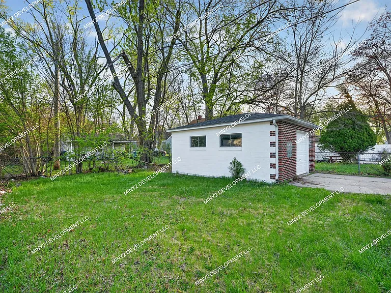 21422 Pembroke Ave — Photo 26