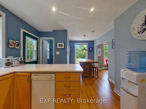3rd image of 360 Cedar Ave