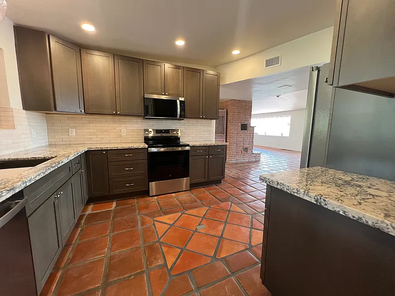 4801 E River Rd — Photo 2