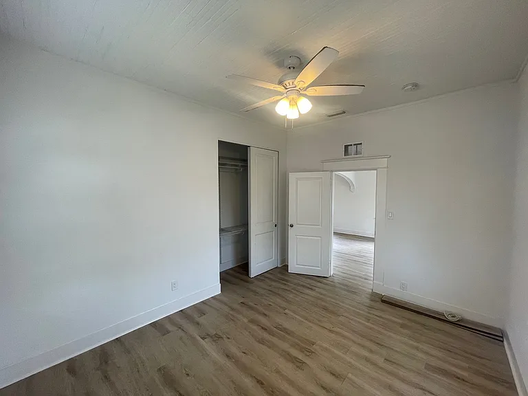 2511 W Beach St — Photo 12