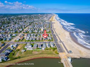4 Washington Ave APT 4, Avon By The Sea, NJ 07717