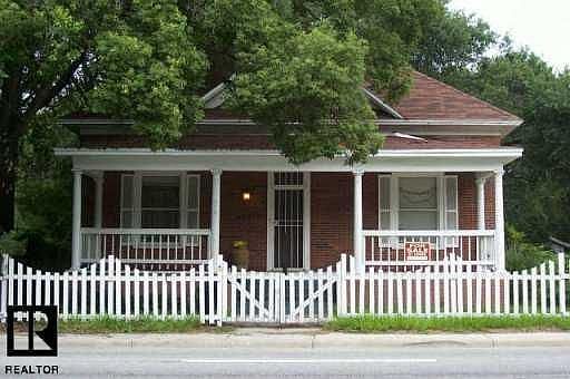 2nd image of 210 E Floribraska Ave