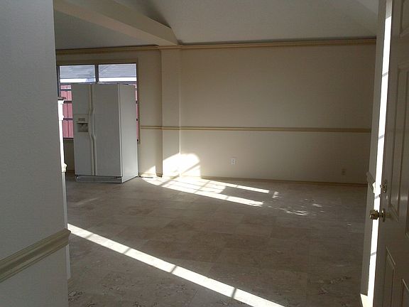 5th image of 422 Fleming St