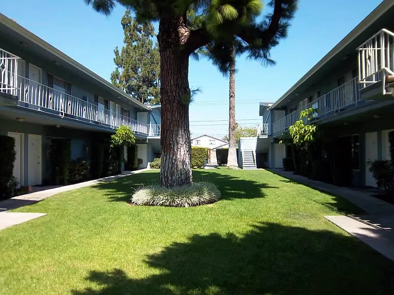 Chanteclair Apartments — Photo 13