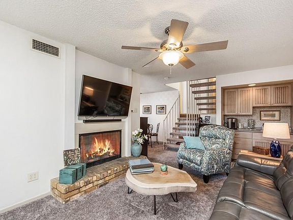 4th image of 1458 Creekview Ct