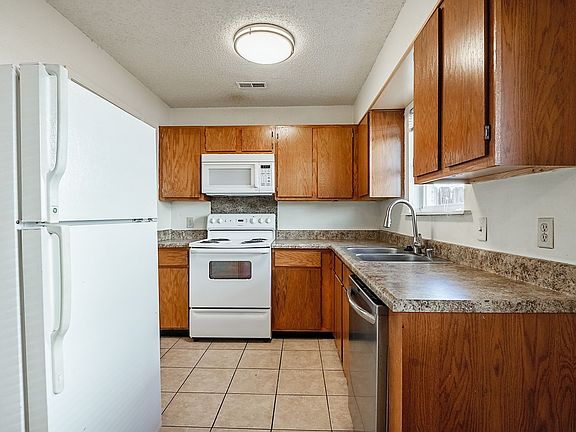 4th image of 653-1035 Betty Jo Dr #1044