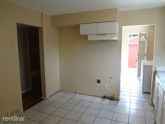 5th image of 950 E Meyers Ave