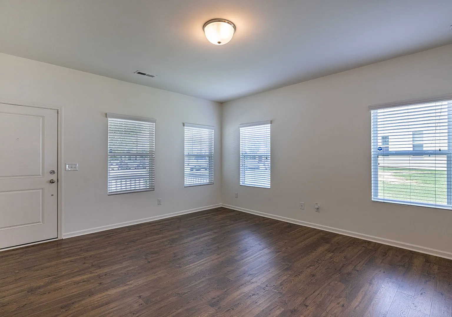 Huntley Glen Bldg 1 — Photo 2