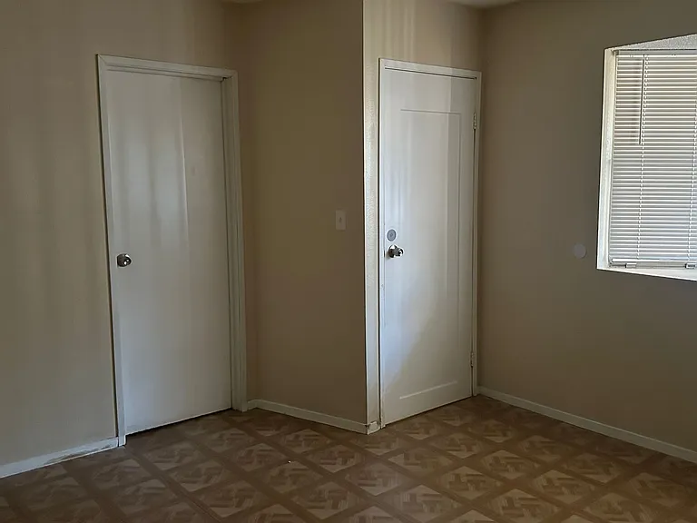 425 N Lamb Blvd #G — Photo 16