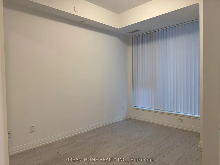 400 King St W #521 — Photo 11