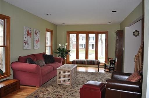 3rd image of 3268 Bluett Dr
