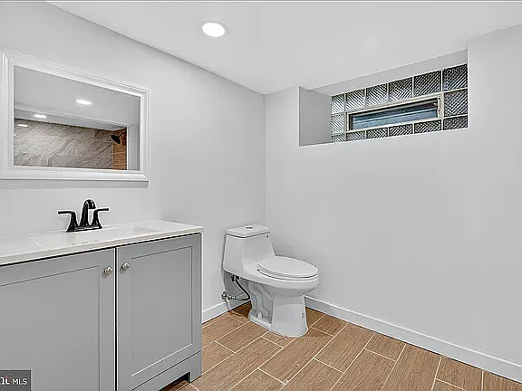 6737 N Smedley St — Photo 23