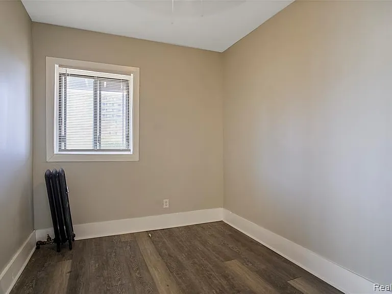 68 E Willis St #9 — Photo 11