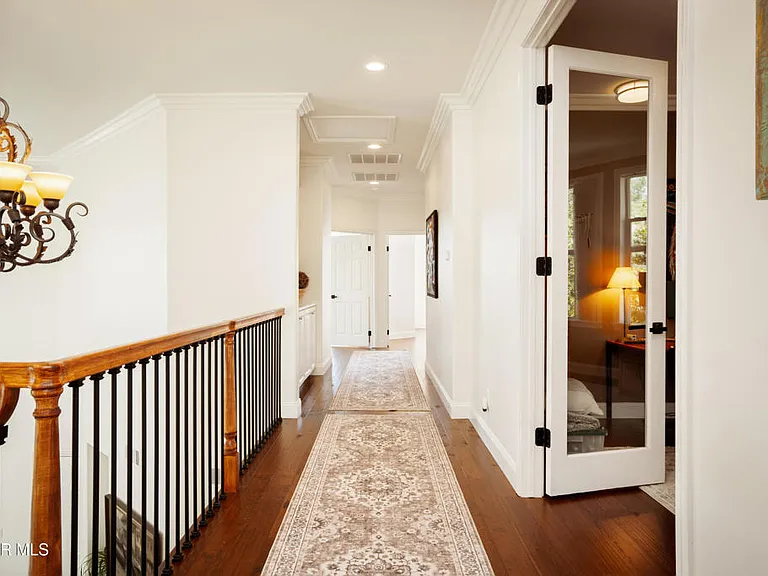 1004 Lambourne Pl — Photo 31