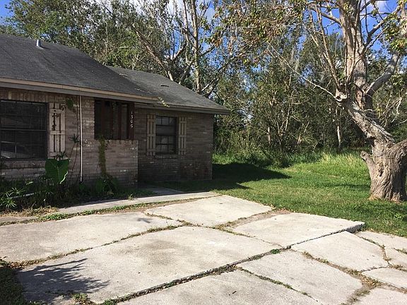 3rd image of 1305-1307 FAIRWAY DRIVE