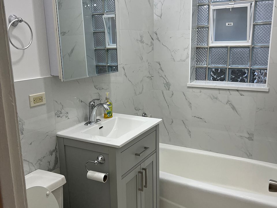 1st image of 5930 N Artesian Ave #2