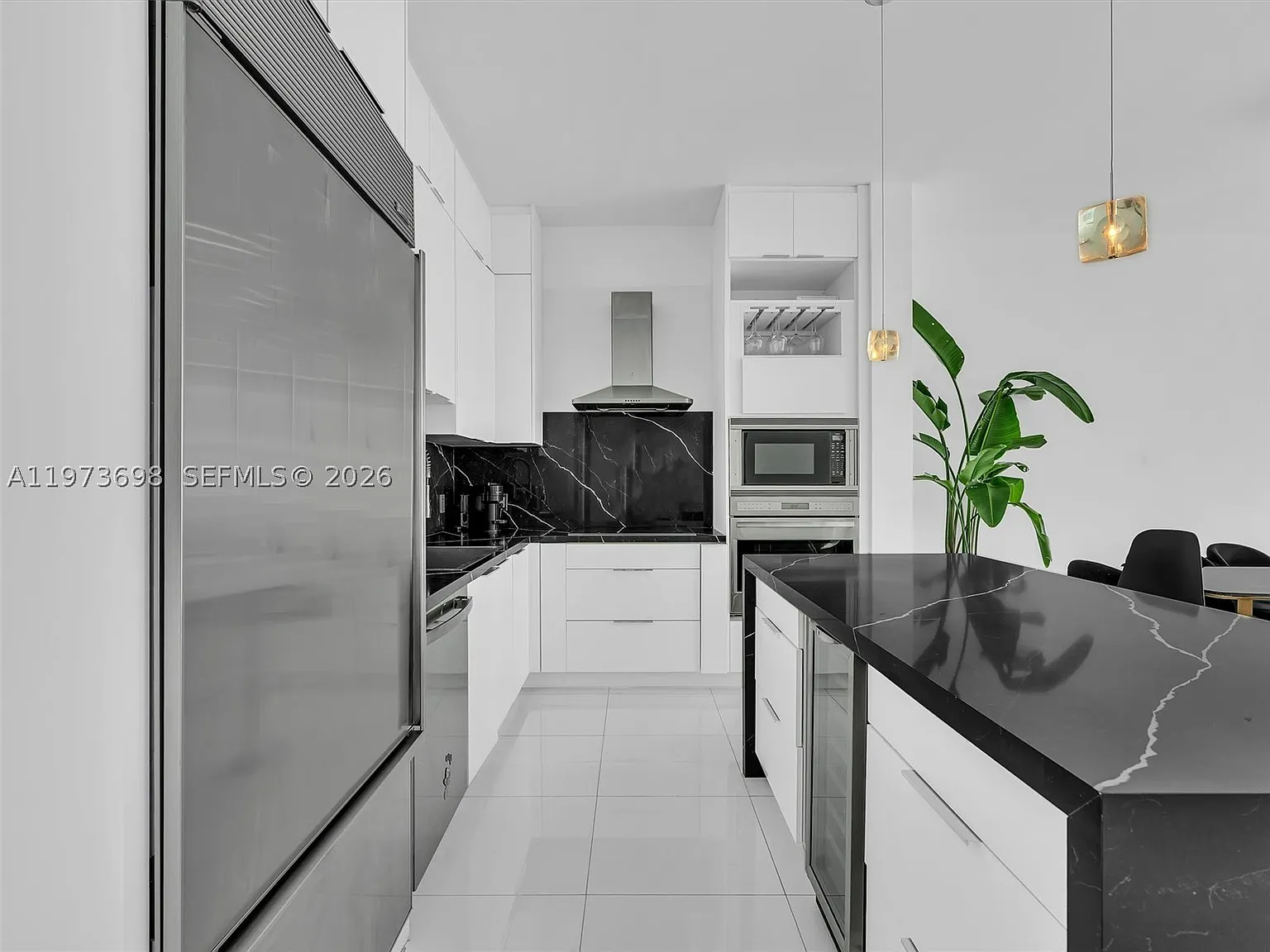 3 bed, 3.0 bath, 1708 sqft, $12,500 — Photo 2
