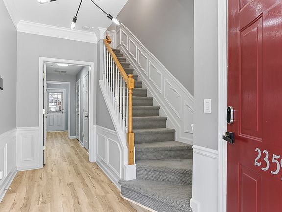 3rd image of 2359 Towneview Ct SE