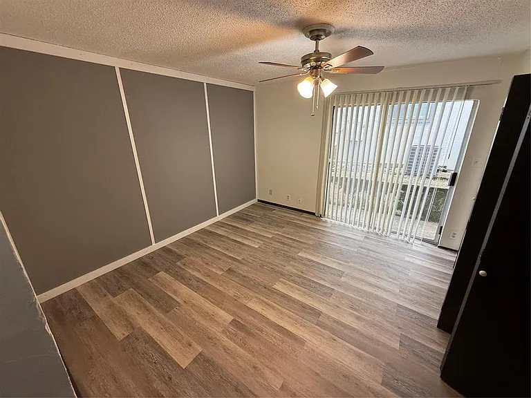 2408 Longview St #104 — Photo 4