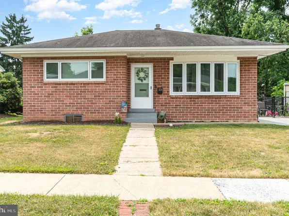 13 Walnut Ln, Camp Hill, PA 17011