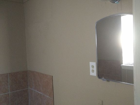 5th image of 684 Tate Ave APT 1