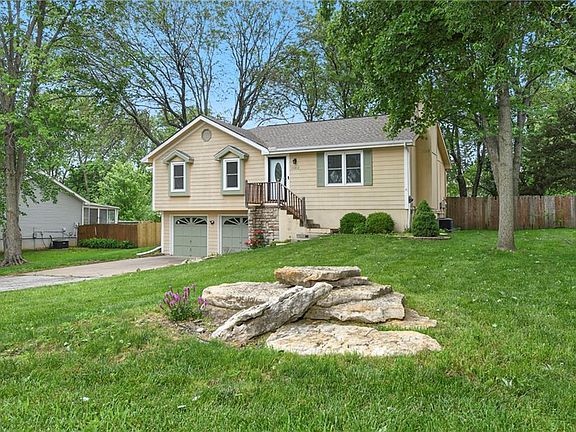 4th image of 15802 Ann Ave