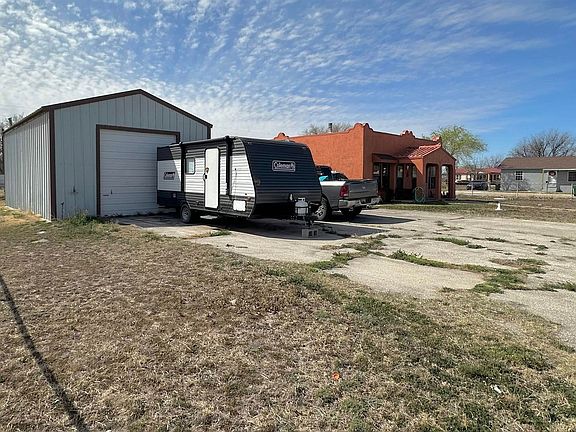 2nd image of 421 W Van Buren Ave