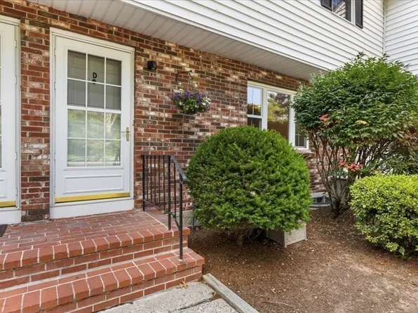 104 Newcomb St APT D, Norton, MA 02766