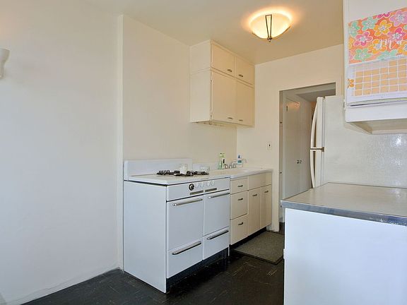 5th image of 80 La Salle St APT 14B