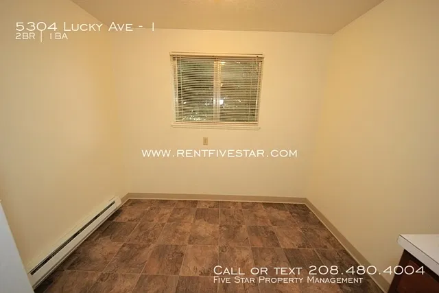 Charming Upstairs Apartment in Chubbuck! This 2 Bed 1 Bath upstairs apartment features off-street... — Photo 4