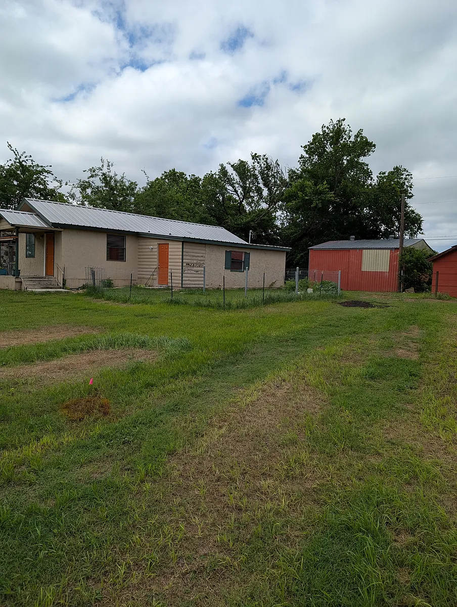 Building Photo - 105 Simms Ln