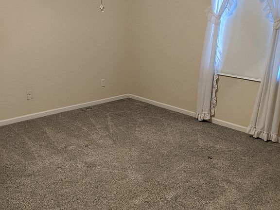 3rd image of 33 Highmeadow Dr