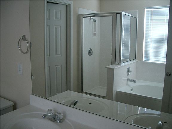 3rd image of 211 Paddington Way