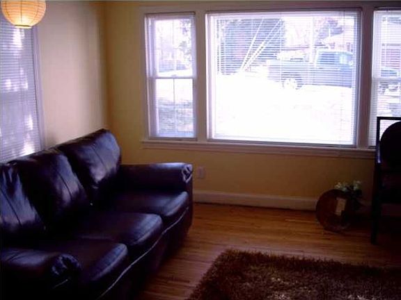 4th image of 318 S Saint Marks Ave