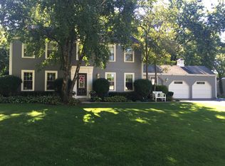 6S327 New Castle Rd, Naperville, IL 60540