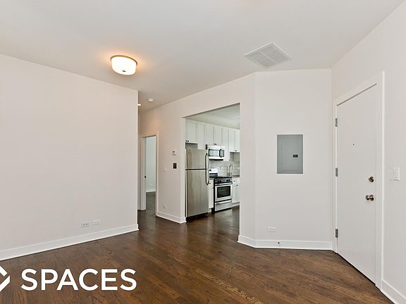 2nd image of 1600 W Belle Plaine Ave #Two_f