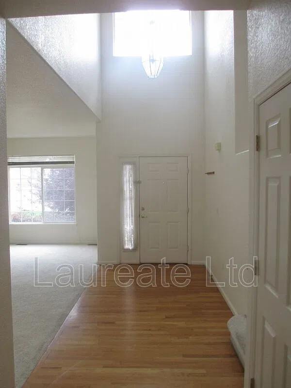 4 bed, 2.5 bath, 2525 sqft, $3,295 — Photo 2
