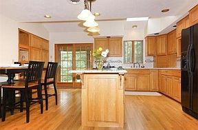 4th image of 89 Wood End Ln