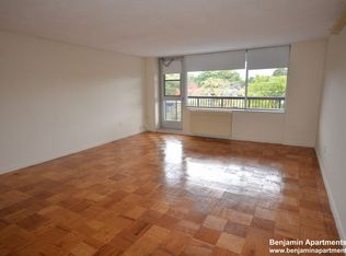 80 Monmouth St #2F, Brookline, MA 02446