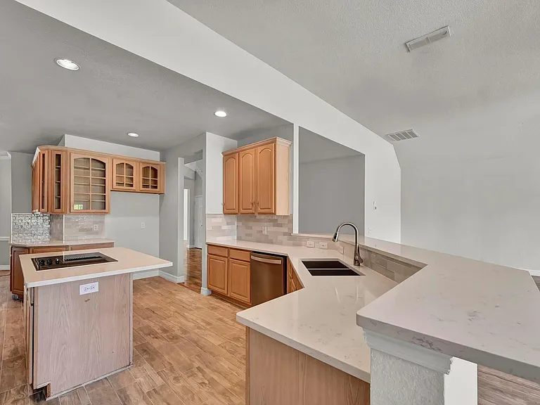306 Canyon Lake Dr — Photo 13