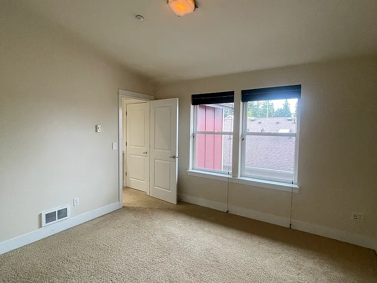 834 N 145th Ln — Photo 11