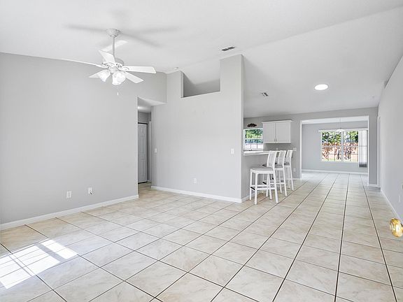 5th image of 17 Lysander Ln