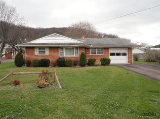 711 Center St, Garrett, PA 15542