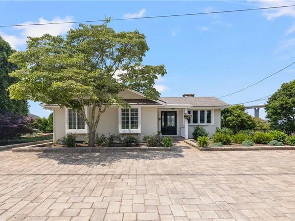 63 Seaside Dr, Jamestown, RI 02835