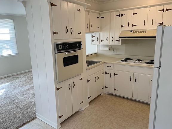 5th image of 1202 Beechwood Ave