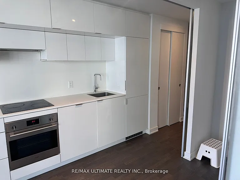185 Roehampton Ave #1902 — Photo 6