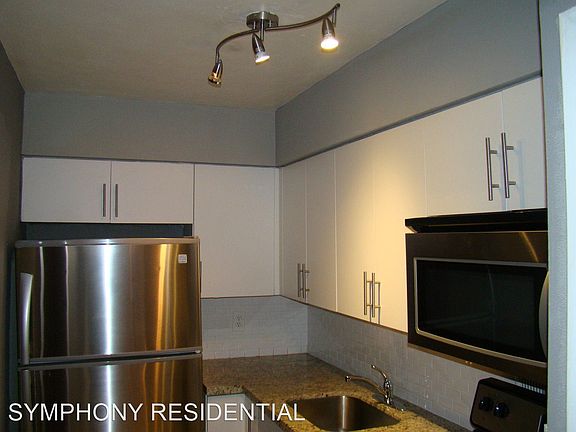 3rd image of 1941 NE 51st St APT 46