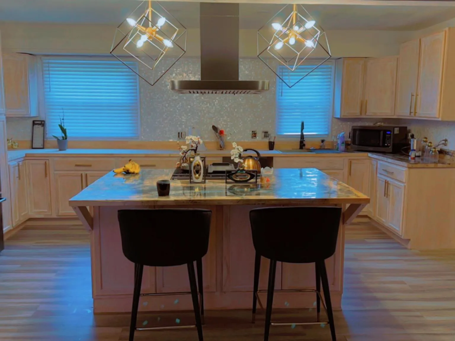 3 bed, 1.5 bath, 1900 sqft, $2,800 — Photo 4