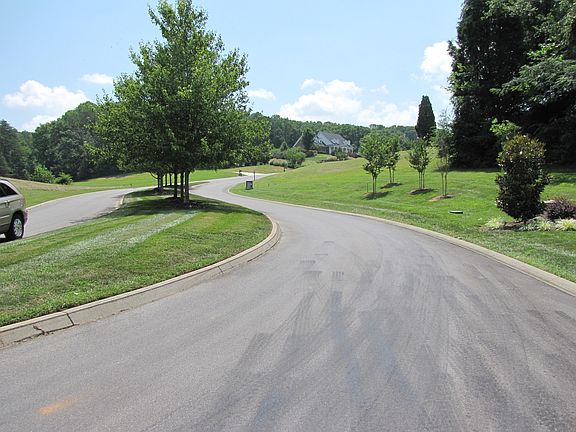 3rd image of 468 Conkinnon Dr