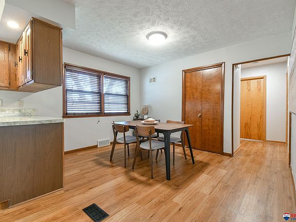 5th image of 2502 S 39th St